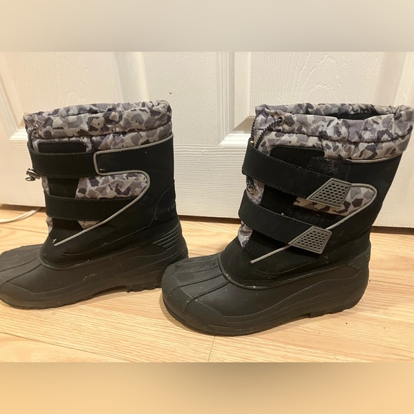 Boy’s Lands End snow boots 6 - Picture 3 of 8